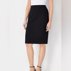 Jones Studio Classic Black Pencil Skirt